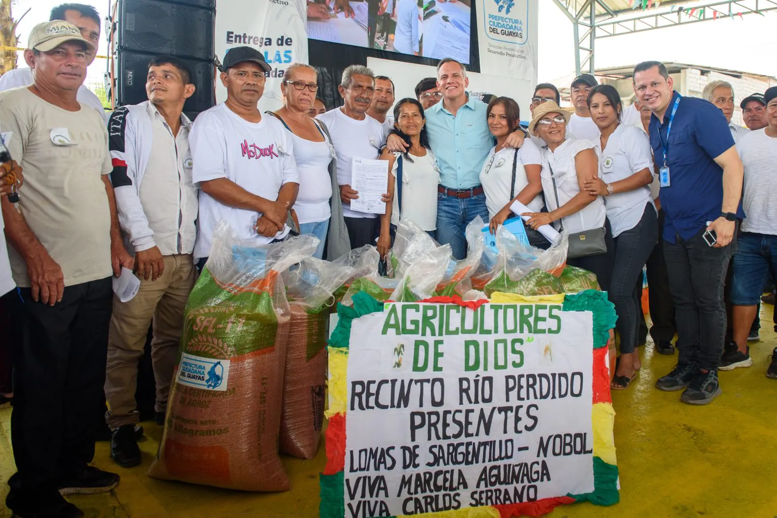 Prefectura del Guayas entrega semillas certificadas a agricultores de Lomas de Sargentillo