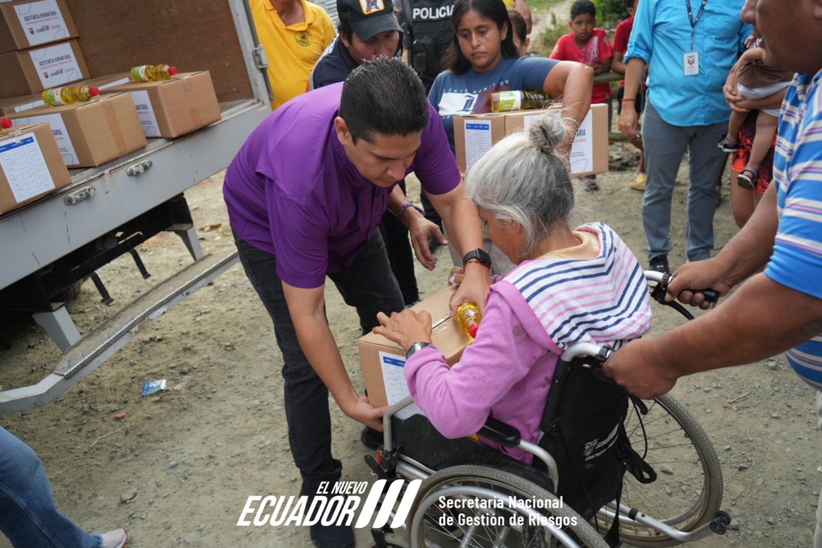 Secretaría de Gestión de Riesgos entrega 160 kits en Isidro Ayora tras inundaciones