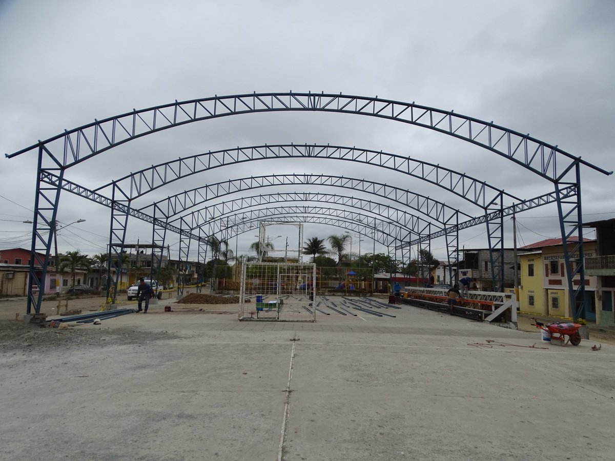Avanza la obra de la cancha deportiva en San Vicente, Lomas de Sargentillo