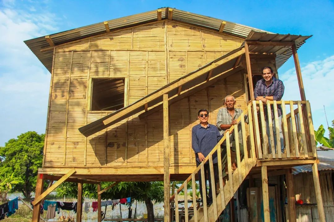 Dos adultos mayores reciben una vivienda en Daule con apoyo de fundación