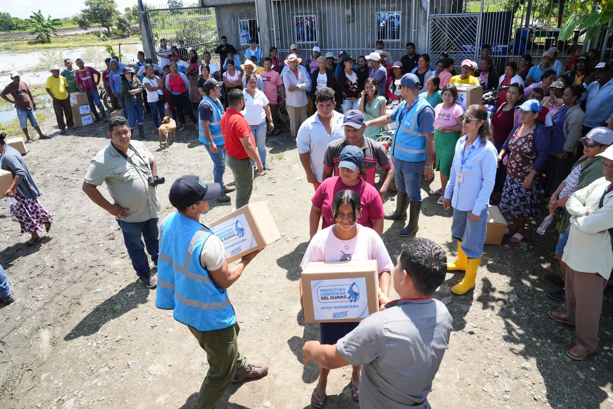 Prefectura del Guayas atendió a 6 cantones con más de 1.700 kits ante el invierno