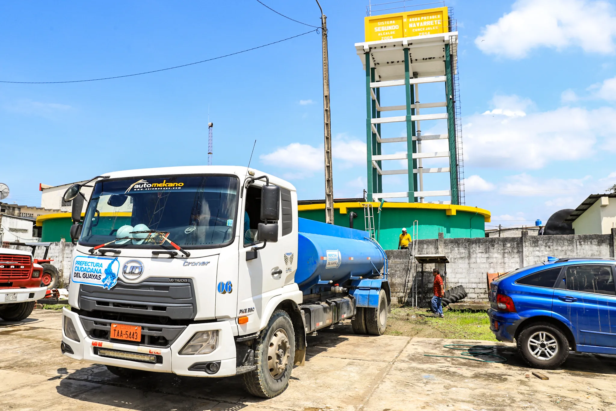Agua por tubería vuelve a Magro y Lomas de Sargentillo tras colapso del puente Icaza Cornejo