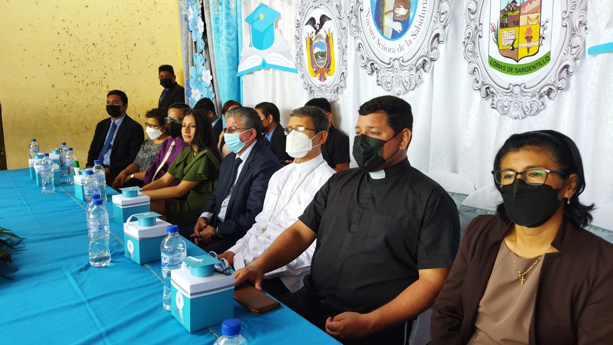 24 bachilleres de Lomas de Sargentillo recibieron su título en Contabilidad e Informática