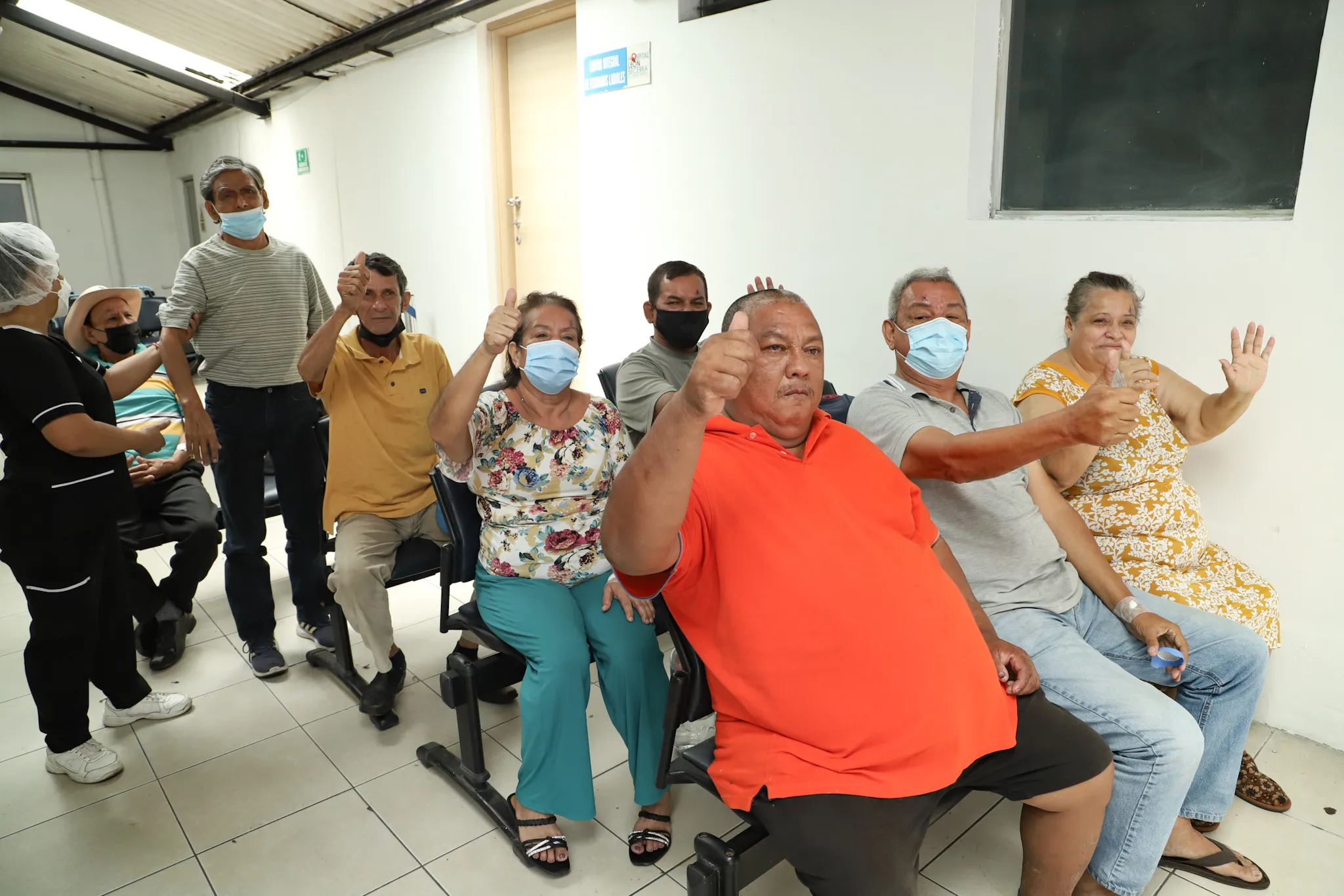 Operaciones gratuitas devuelven la vista a guayasenses en Lomas de Sargentillo