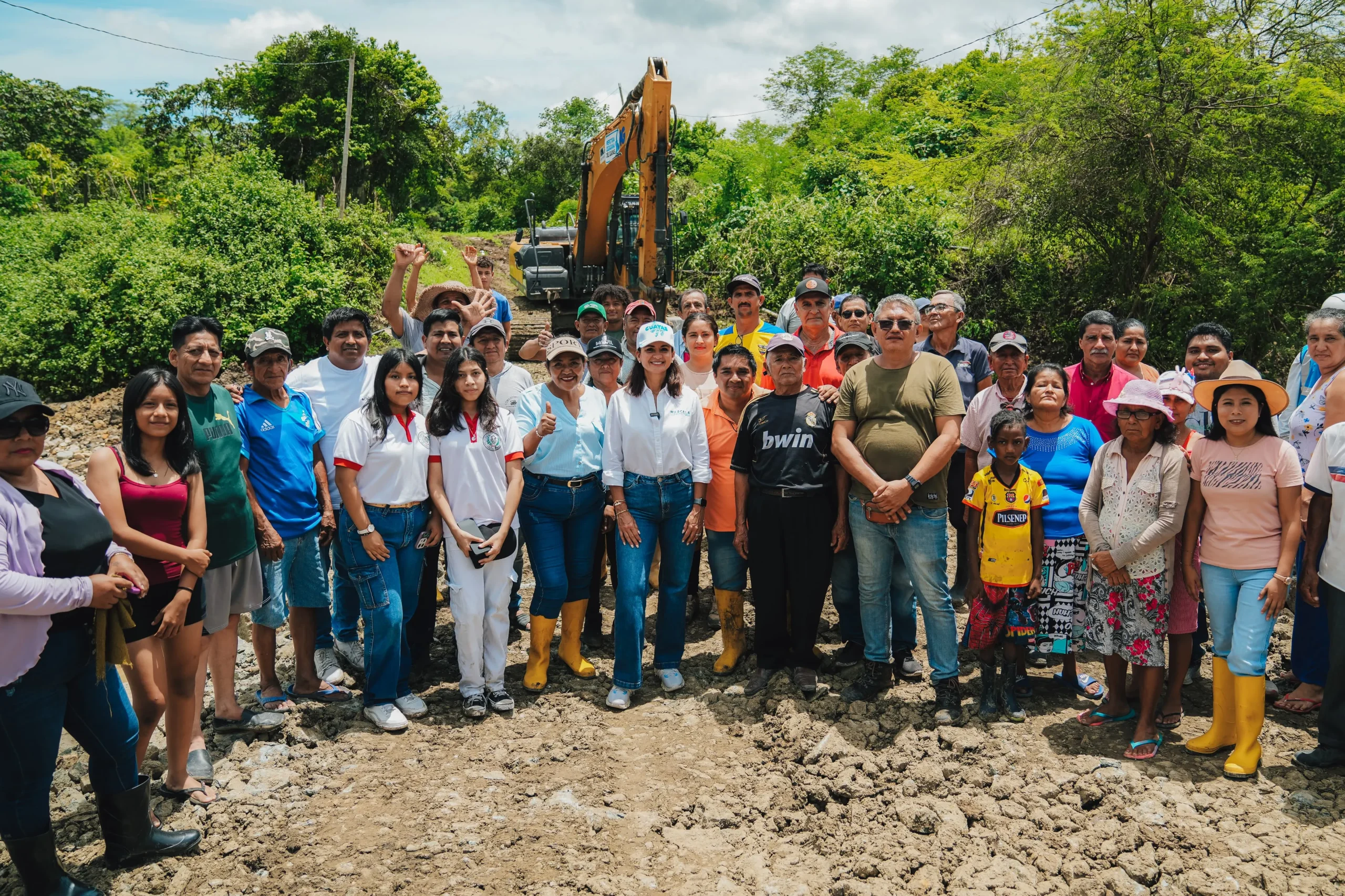 Prefectura del Guayas entrega botes de salvamento a Bomberos de Lomas de Sargentillo